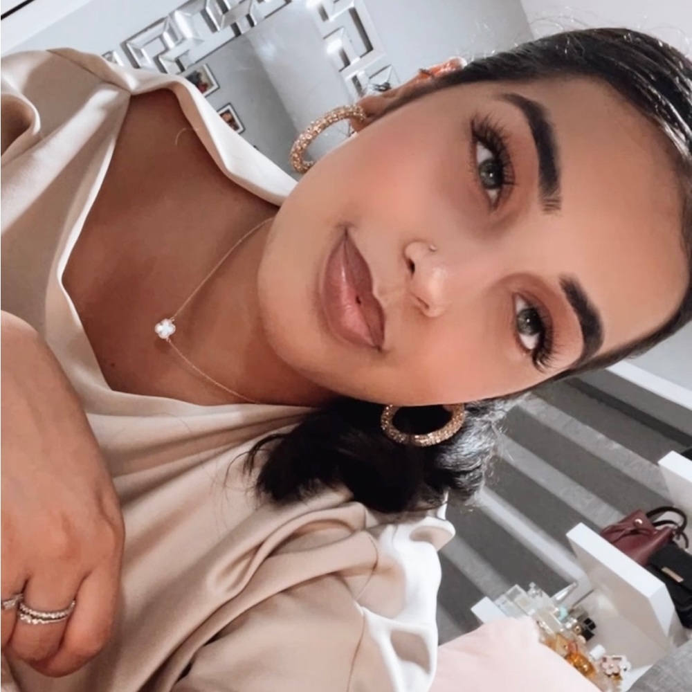 Meet your Posher, Zahra